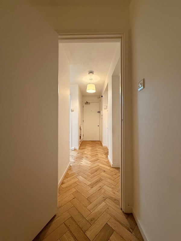 Room Mansfield Heights in Greater London