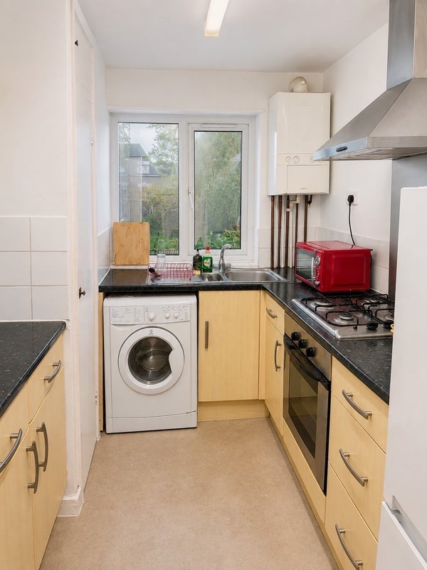 Room Mansfield Heights in Greater London