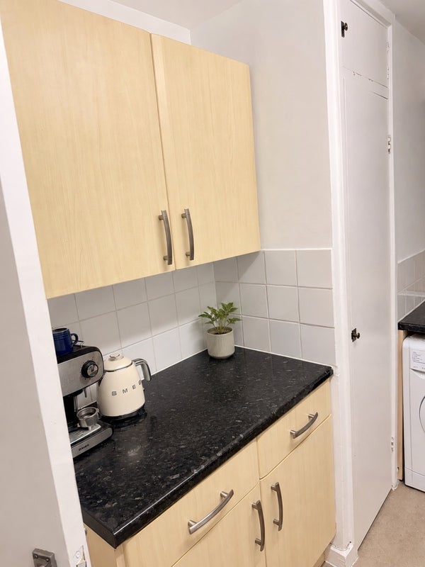 Room Mansfield Heights in Greater London