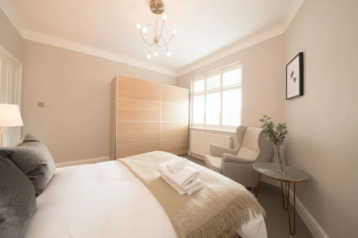 Flat Lauderdale Road in City of Westminster