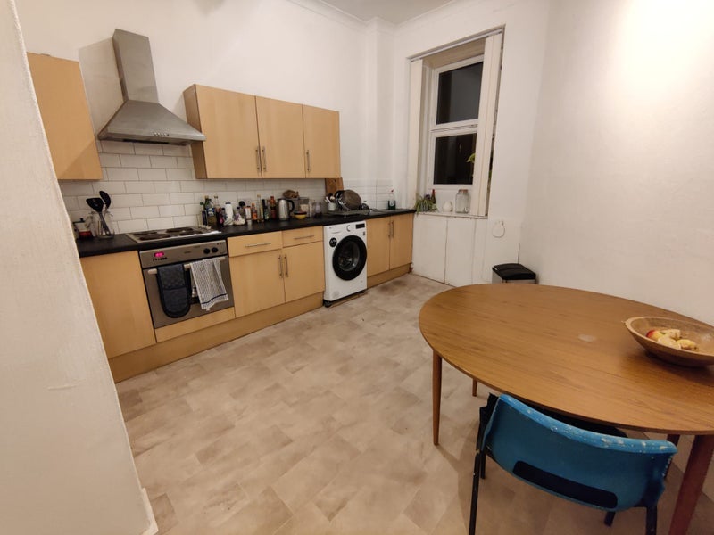 Room Whitehill Street in Glasgow
