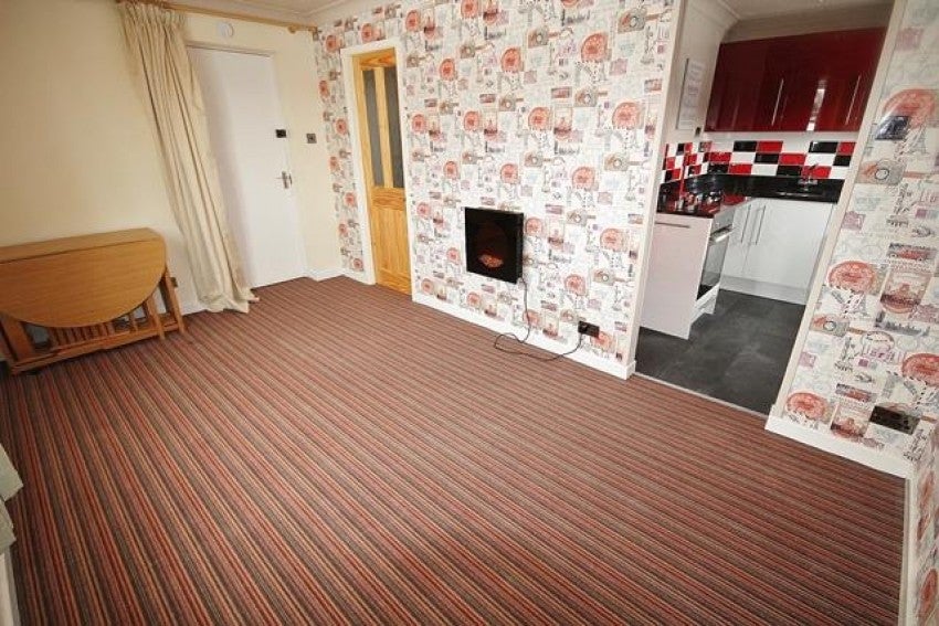 Flat Sycamore Road in Barlby