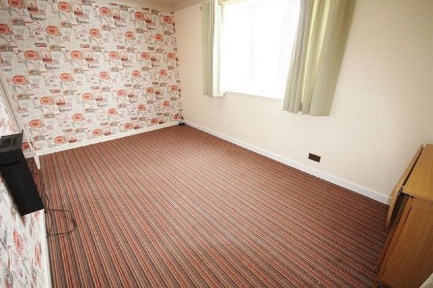 Flat Sycamore Road in Barlby