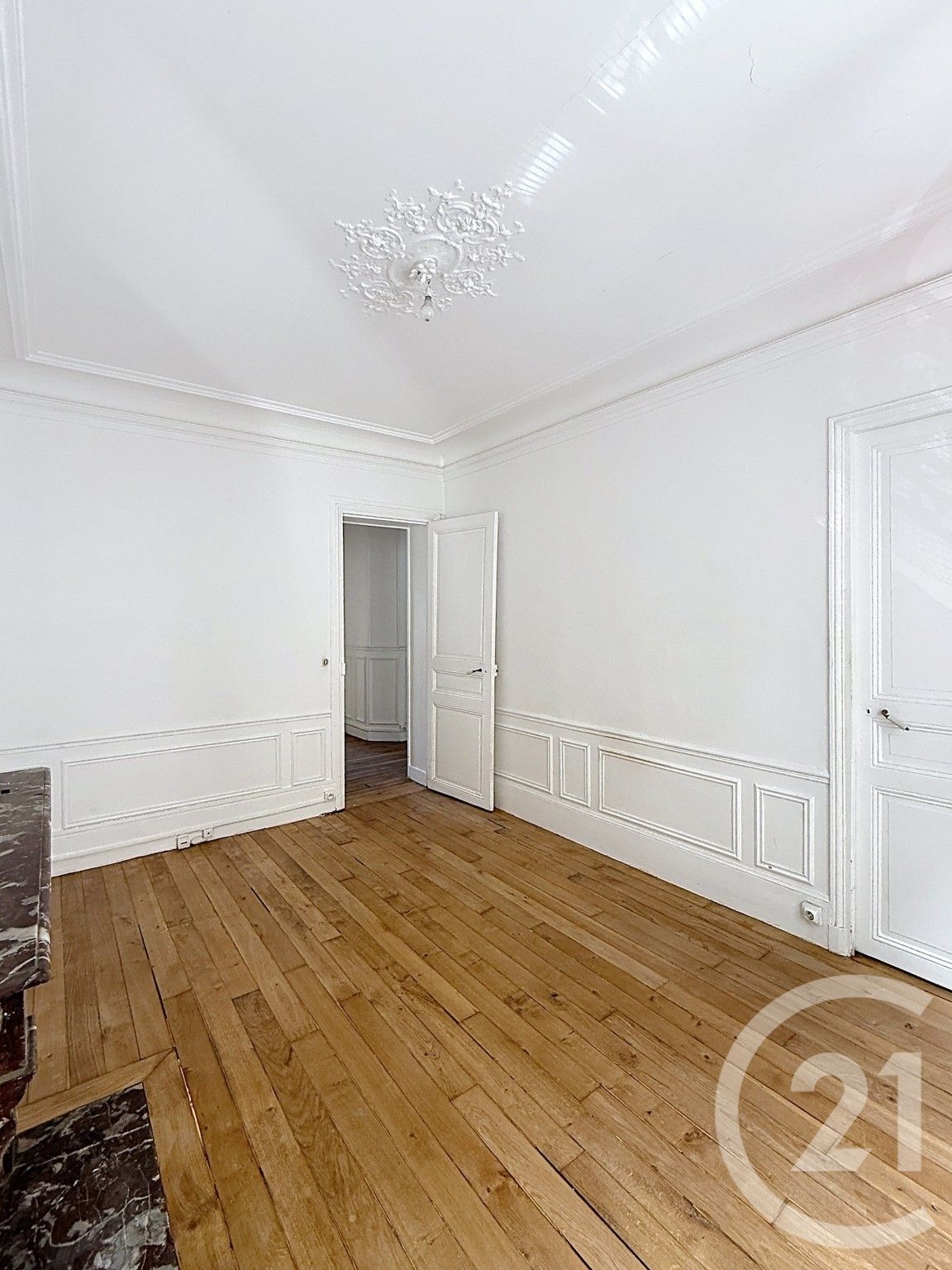 Flat Rue Louise Michel in Levallois-Perret