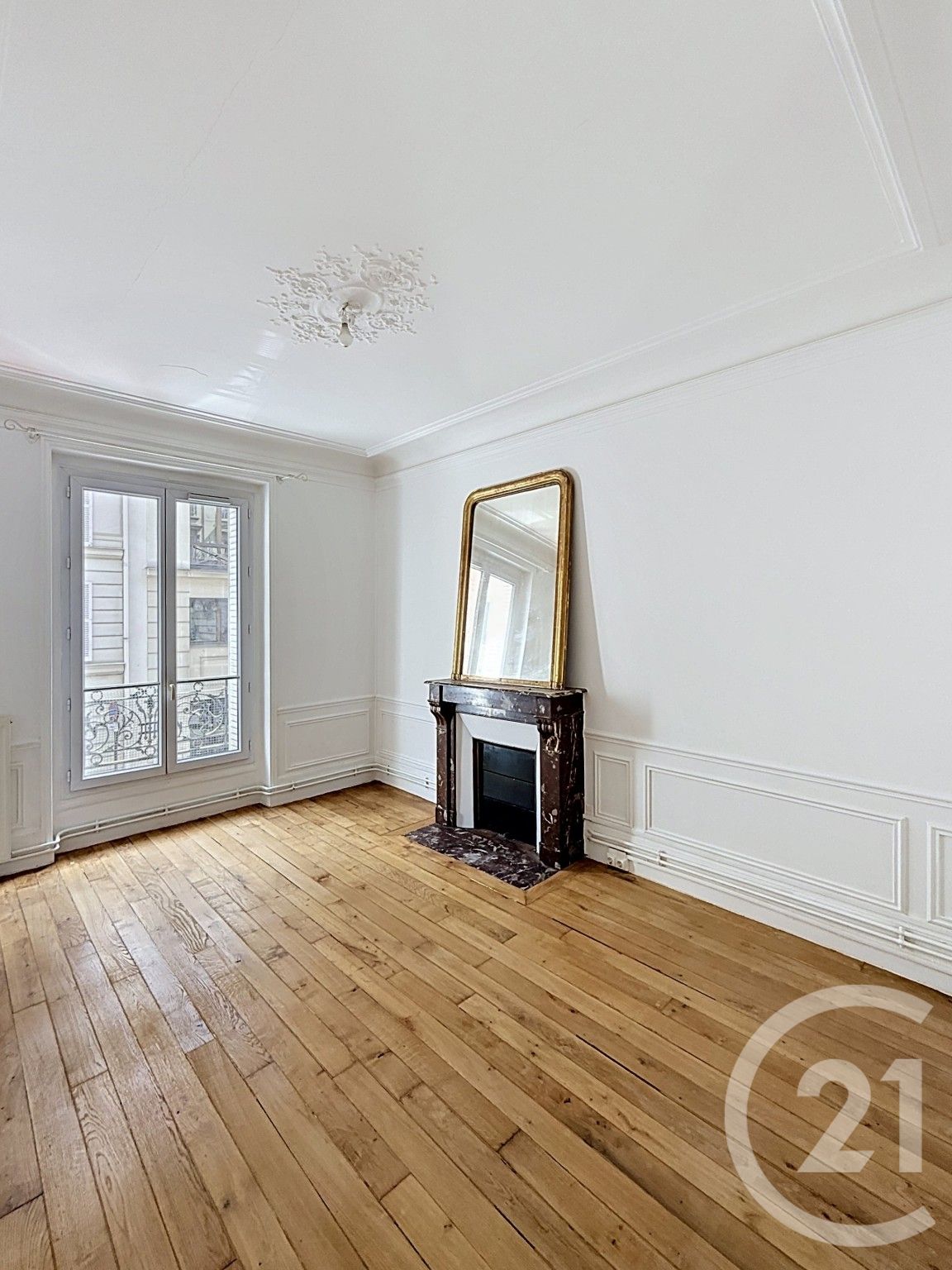 Flat Rue Louise Michel in Levallois-Perret