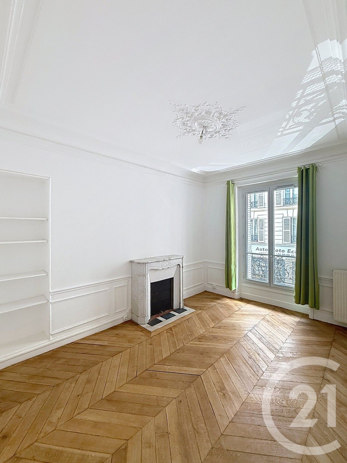 Flat Rue Louise Michel in Levallois-Perret