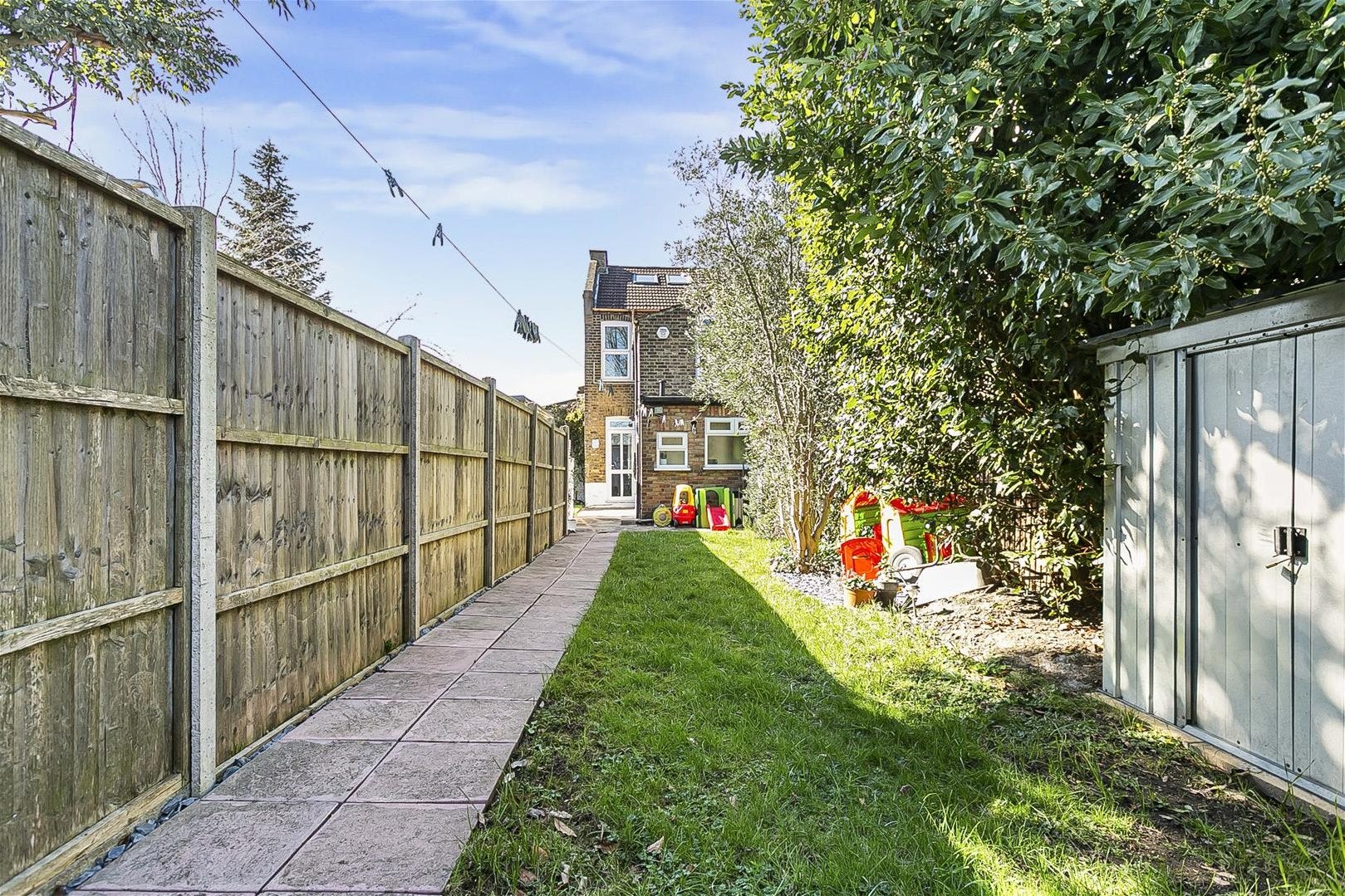 House Fotheringham Road in Greater London