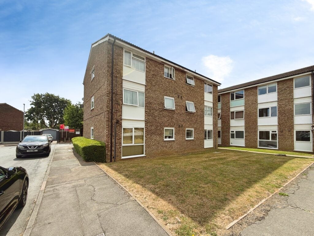 Flat Foxglove Way in Chelmsford