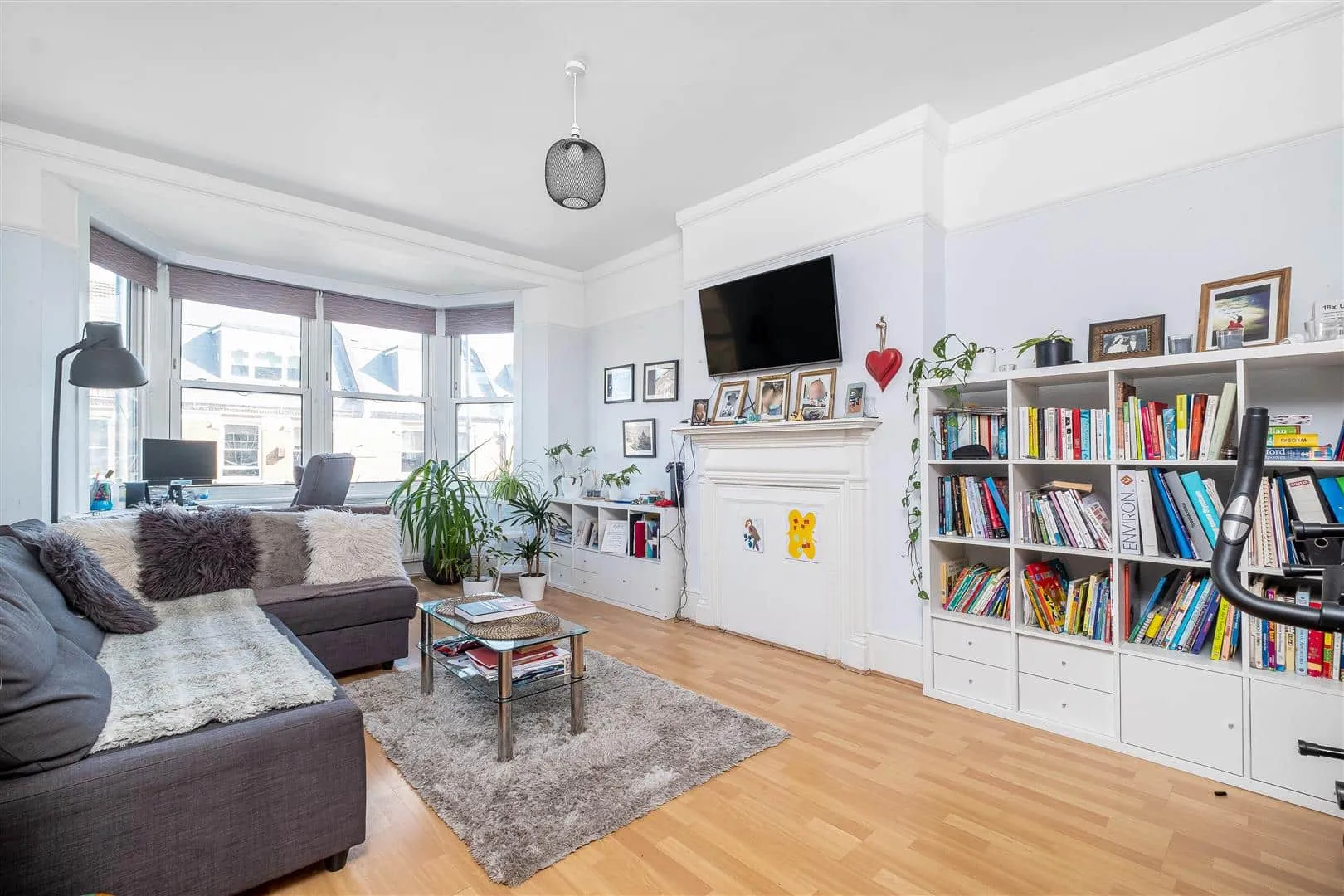 Room Upper Richmond Road West in Greater London