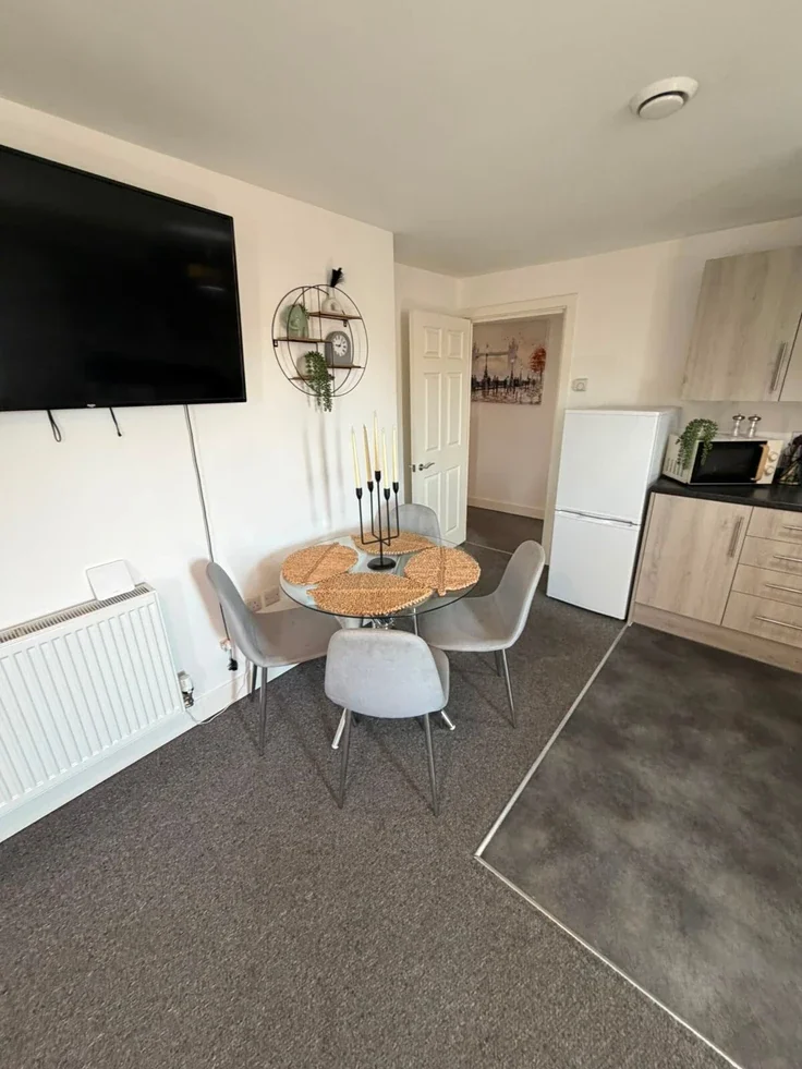 Flat Colnbrook By-Pass in Slough