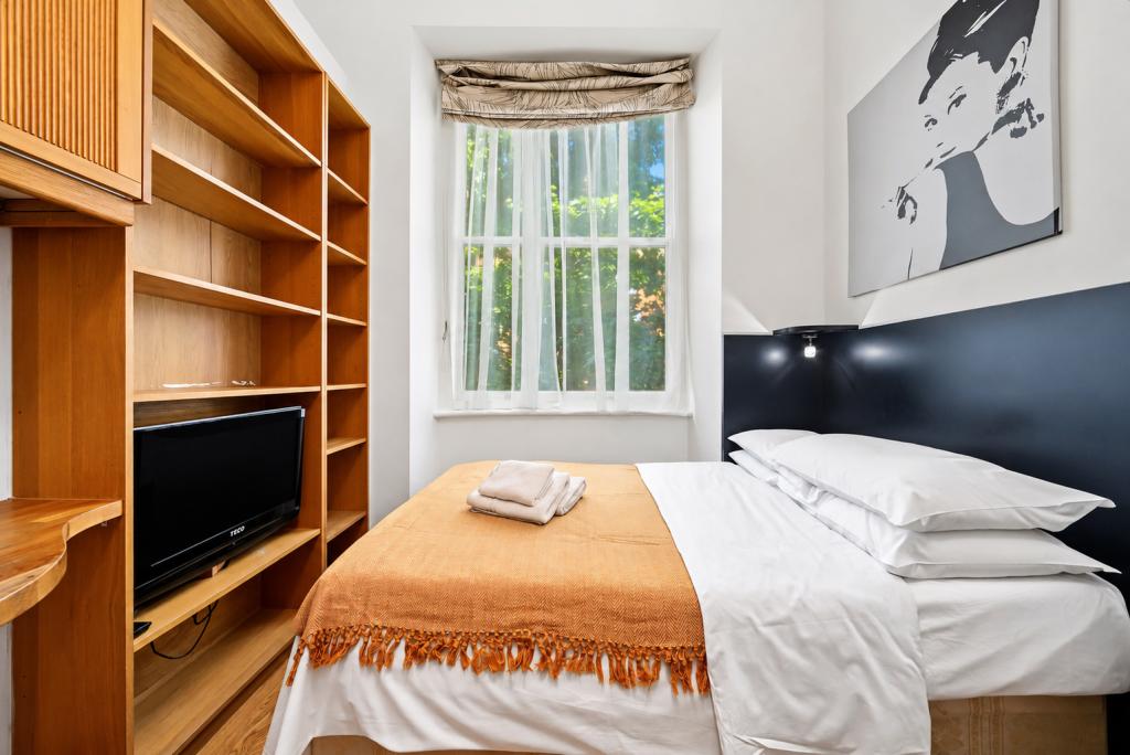 Flat Cartwright Gardens in Greater London
