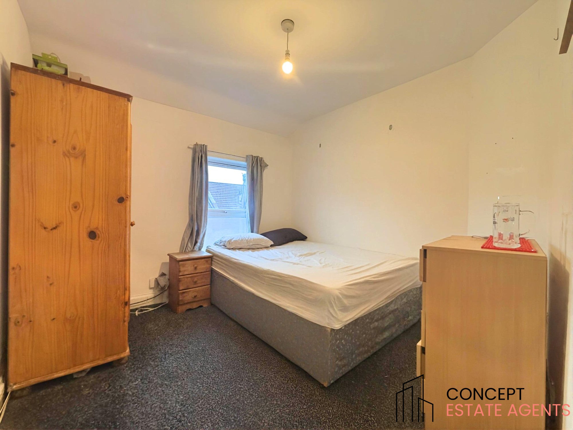Flat Dafforne Road in Greater London