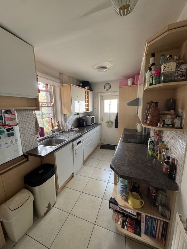 Room Cormont Road in Greater London