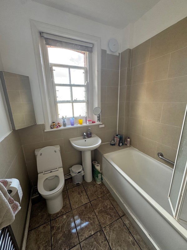 Room Cormont Road in Greater London