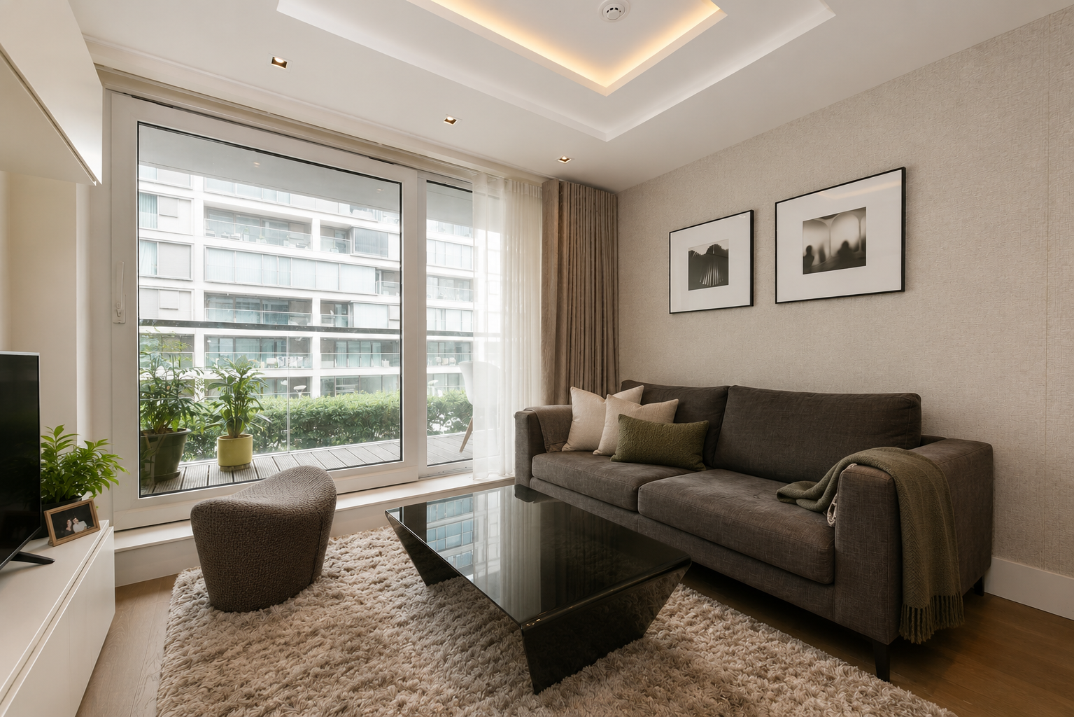 Flat Radnor Terrace in Greater London