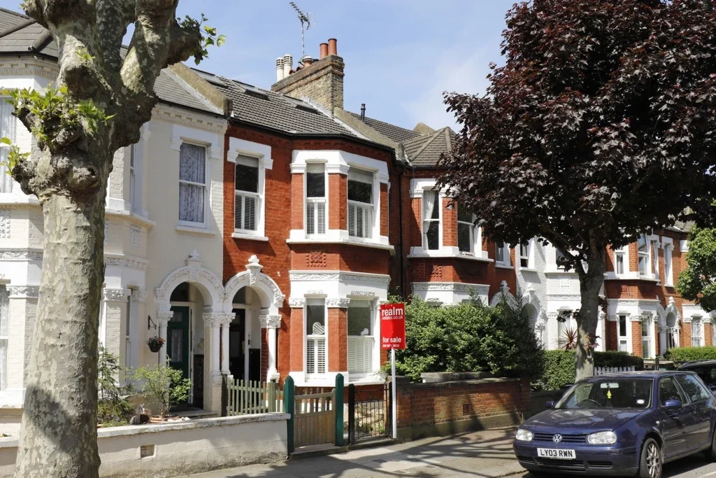 Flat Old York Road in Greater London