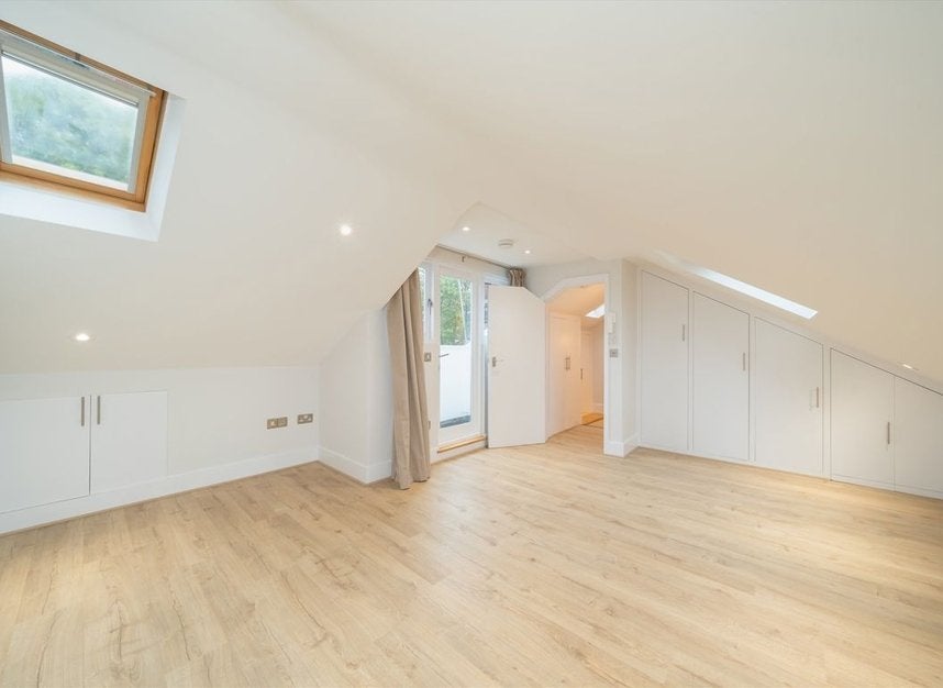 Flat Howitt Road in Greater London