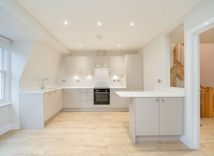 Flat Howitt Road in Greater London