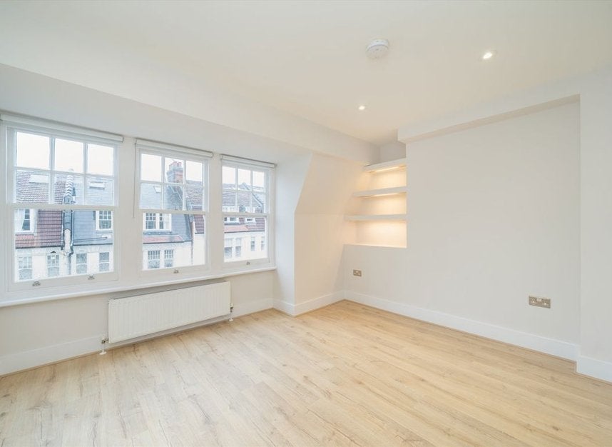 Flat Howitt Road in Greater London