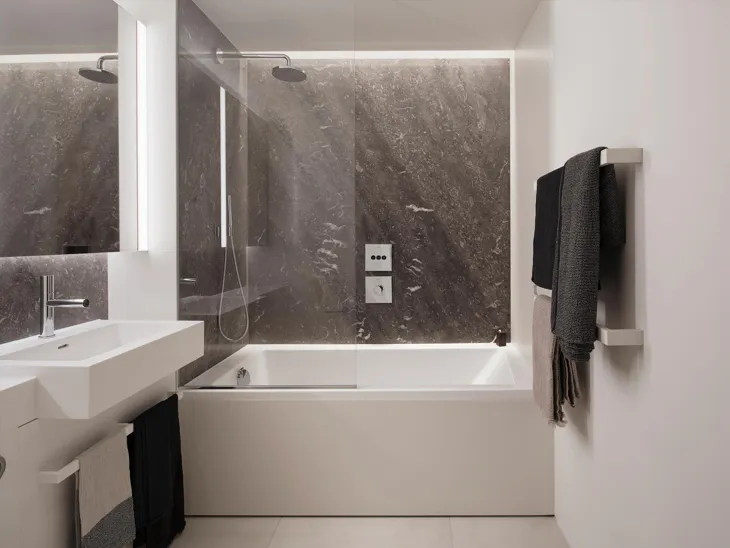 Flat Tooley Street in Greater London