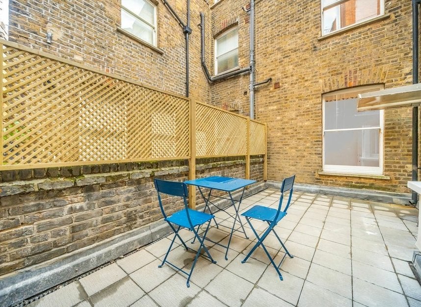 Flat Commercial Street in Greater London