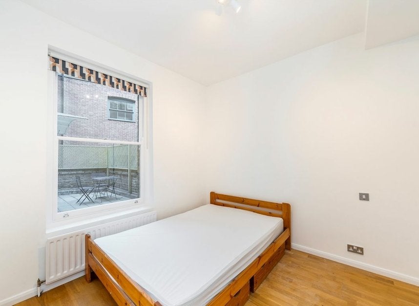 Flat Commercial Street in Greater London