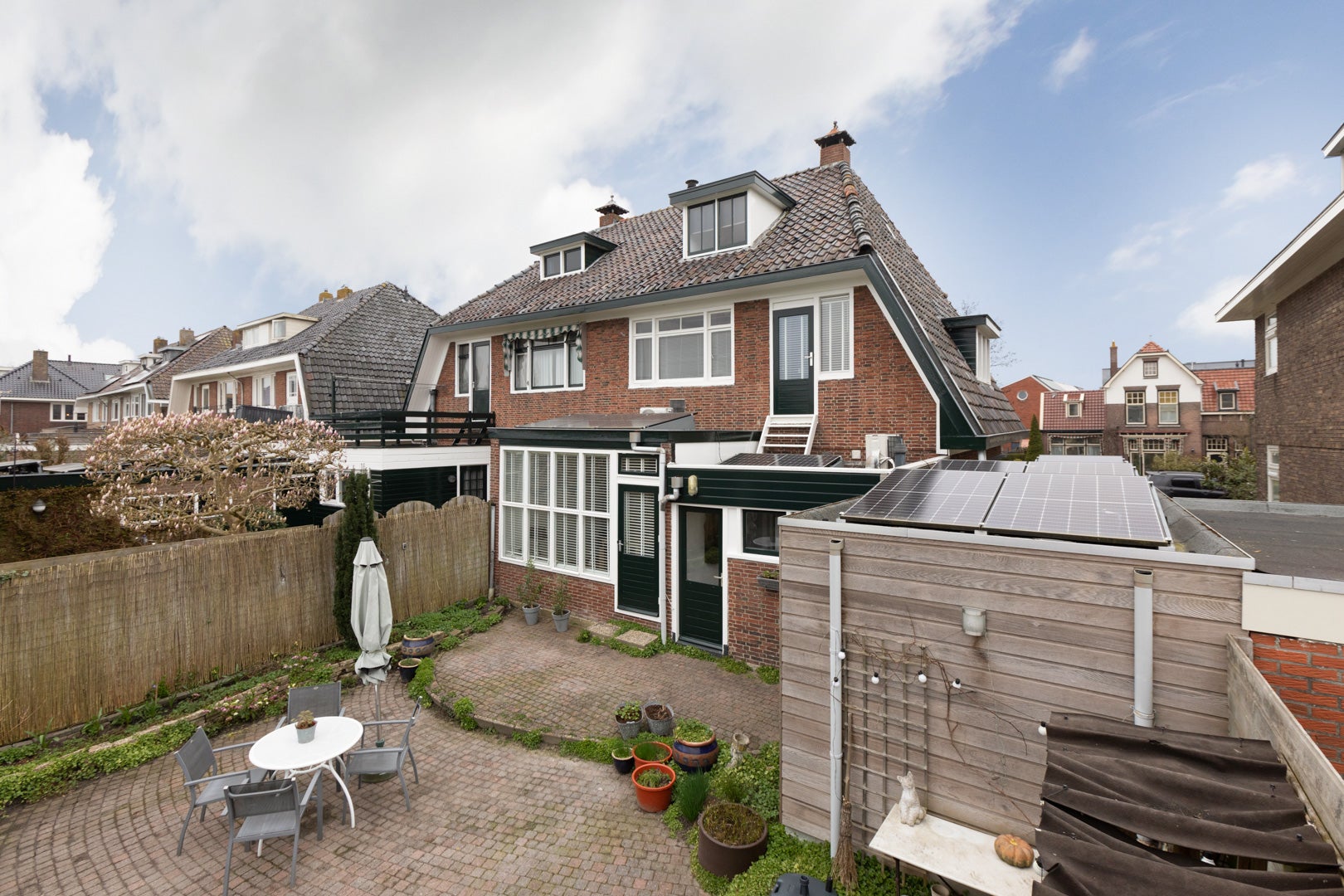 Twee-onder-één-kap te koop: Leeuwarderweg 48, Sneek