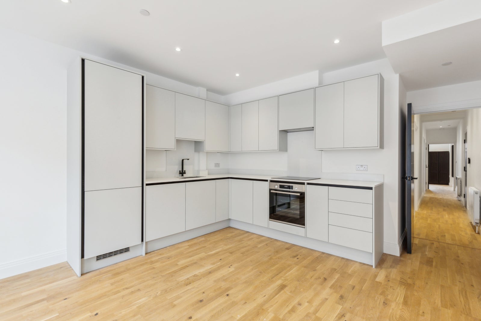 Flat Putney High Street in Greater London