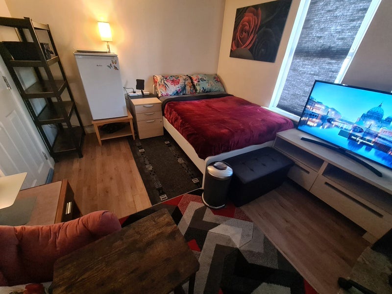 Room Purley Way in Greater London