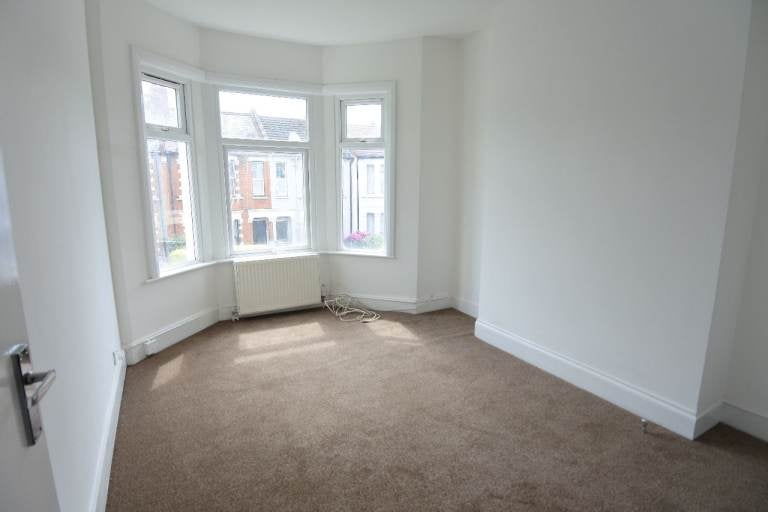 Flat Redfern Road in Greater London