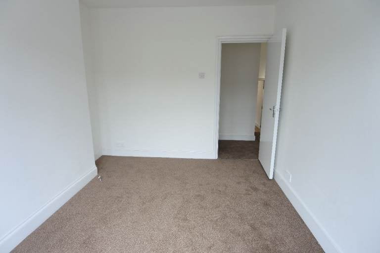 Flat Redfern Road in Greater London