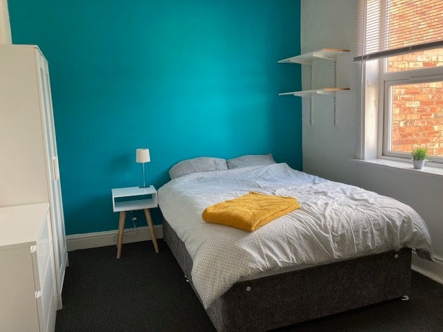 Room Cloutsham Street in Northampton