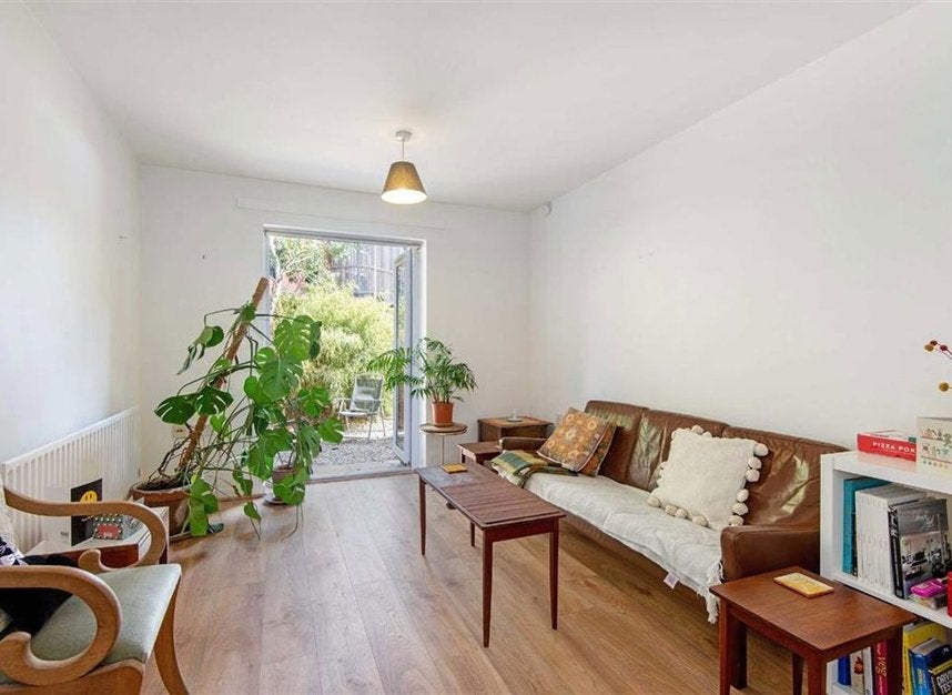 Flat Nursery Lane in Greater London