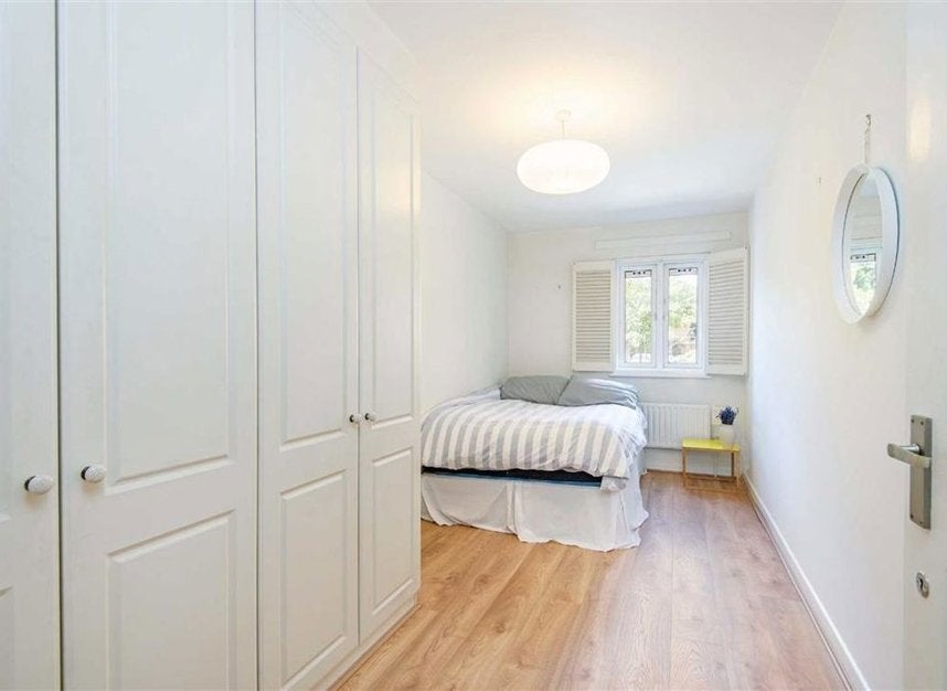 Flat Nursery Lane in Greater London