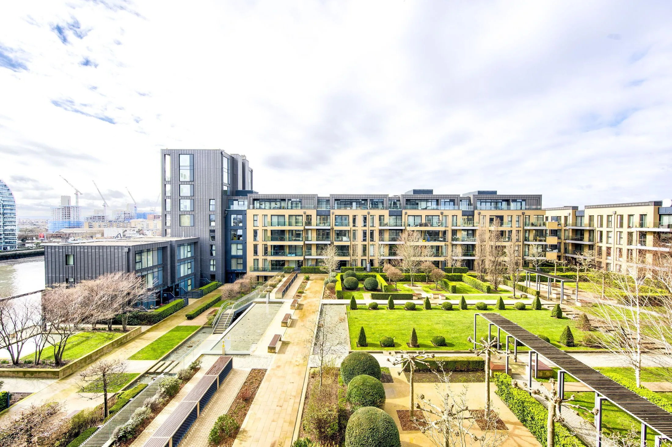 Flat Townmead Road in Greater London