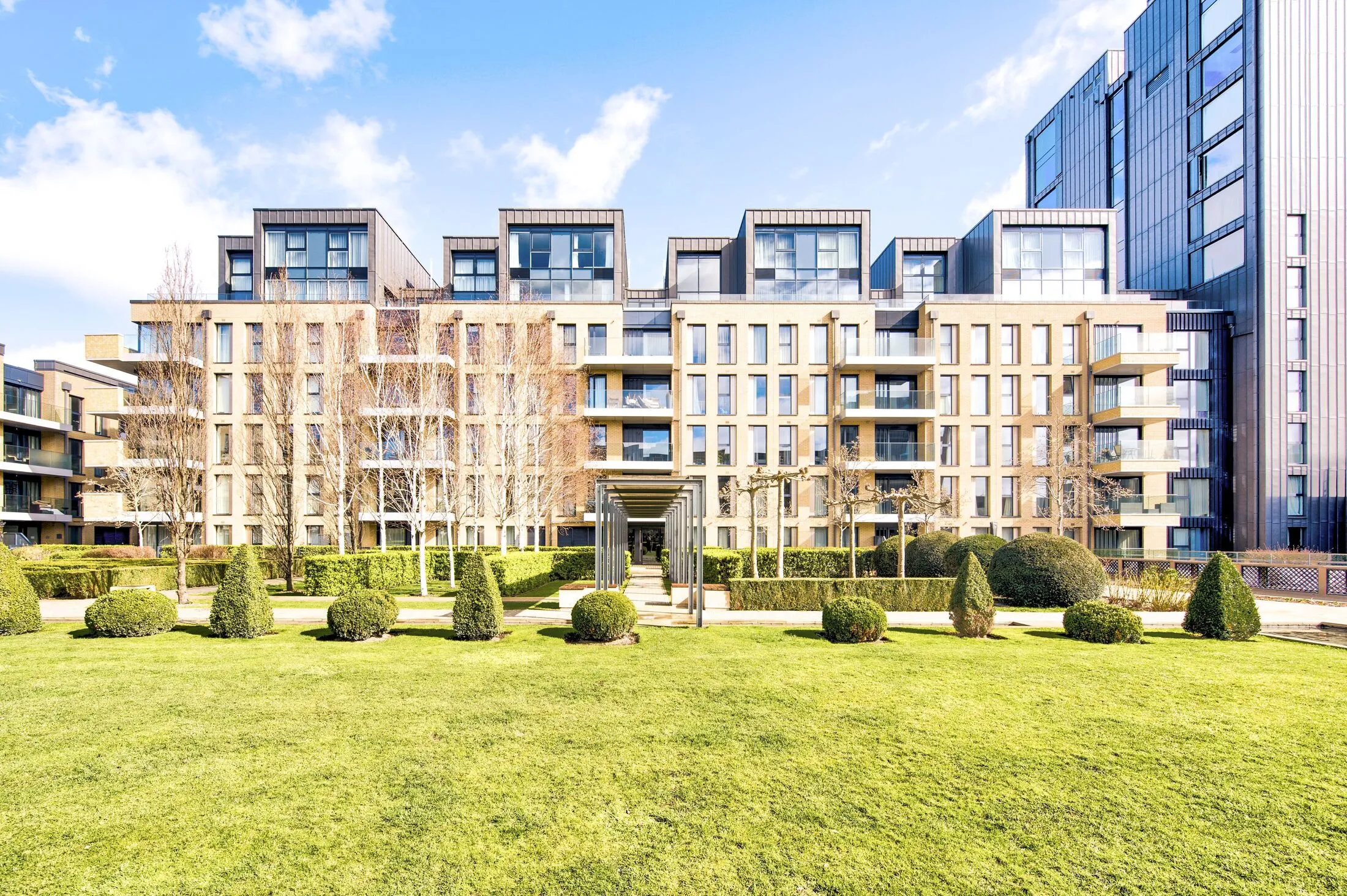 Flat Townmead Road in Greater London