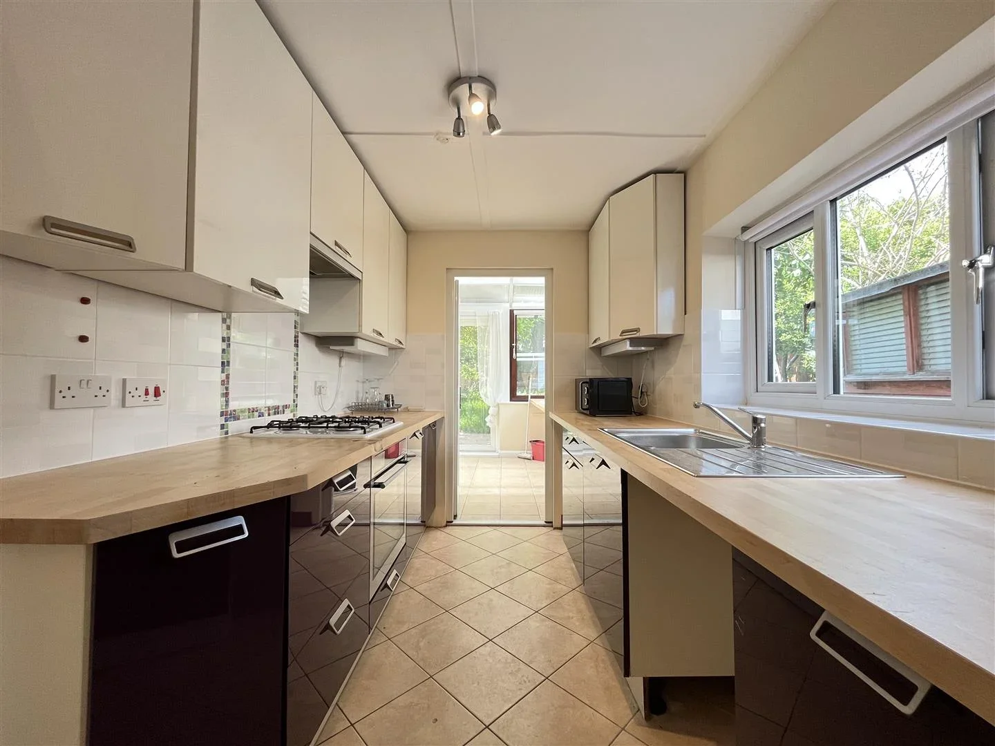 Flat Grassway in Greater London