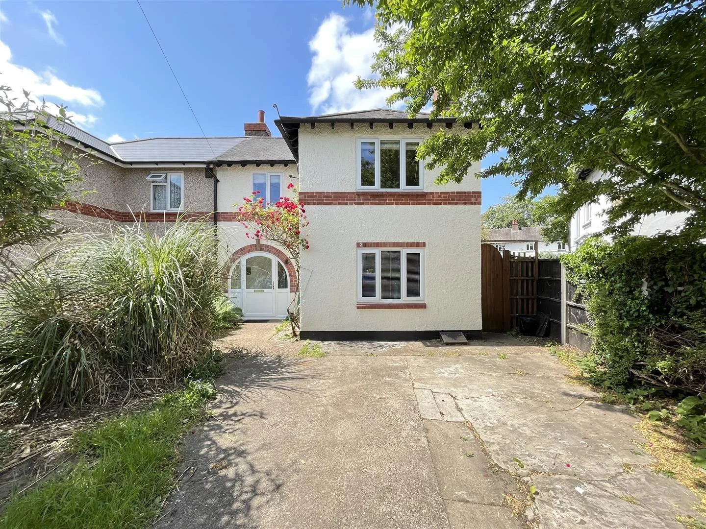 Flat Grassway in Greater London