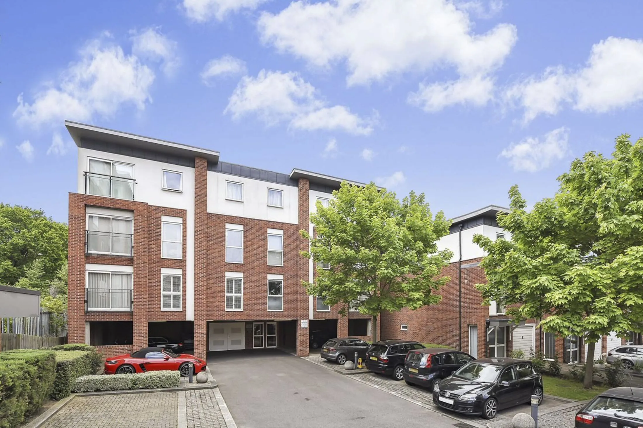 Flat Cox's Walk in Greater London