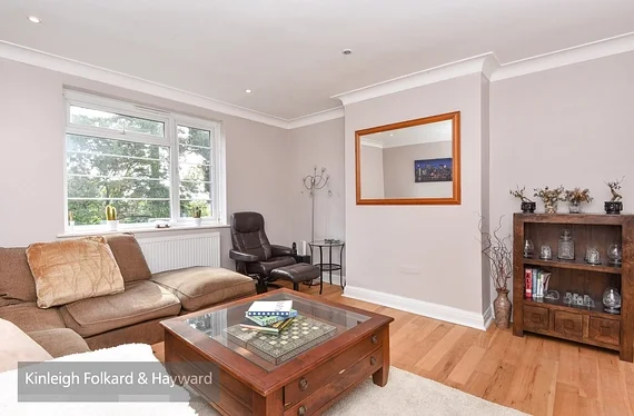 Flat Winchmore Hill Road in Greater London