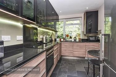 Flat Winchmore Hill Road in Greater London