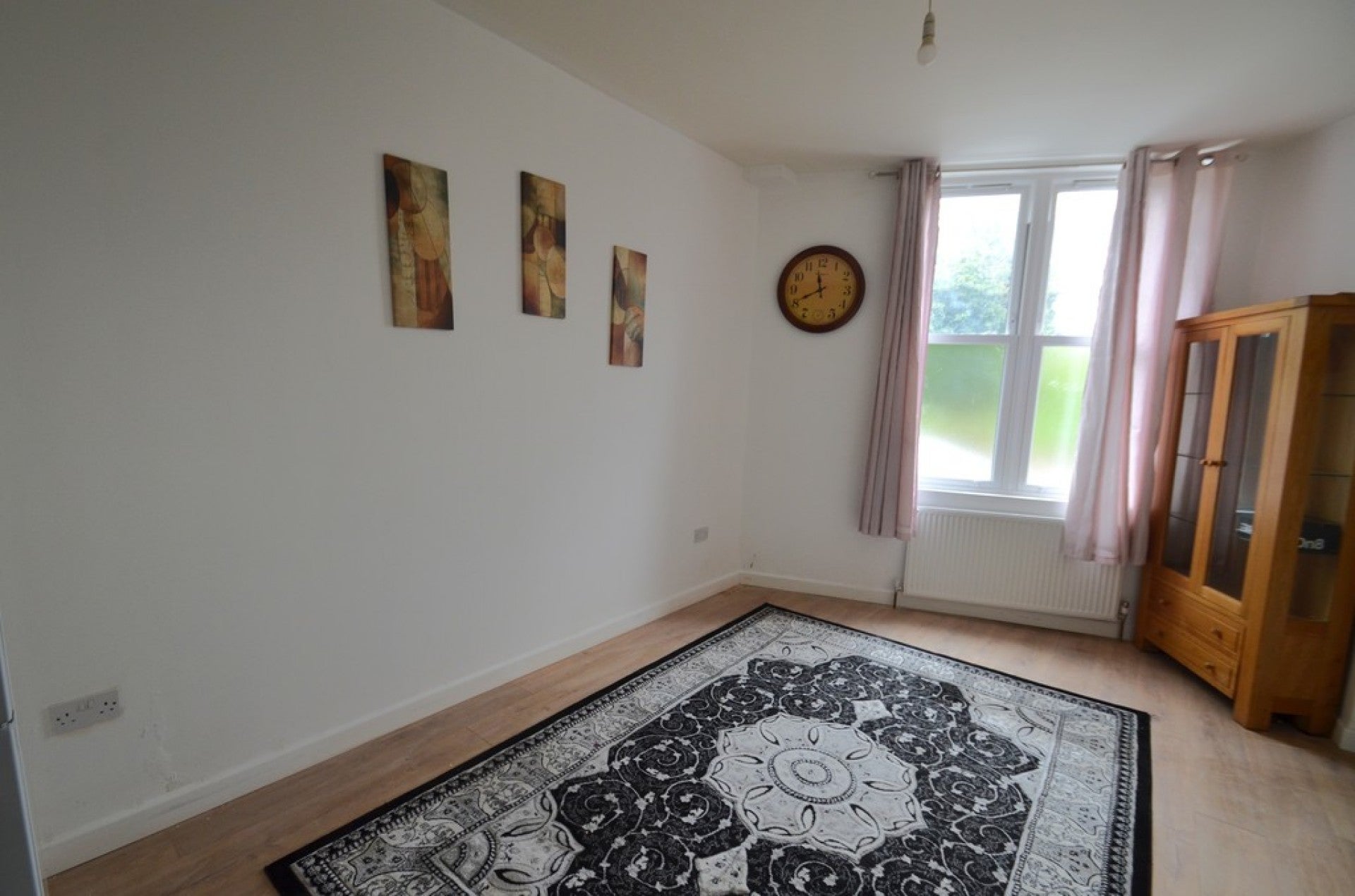 Flat Woodthorpe Road in Borough of Spelthorne