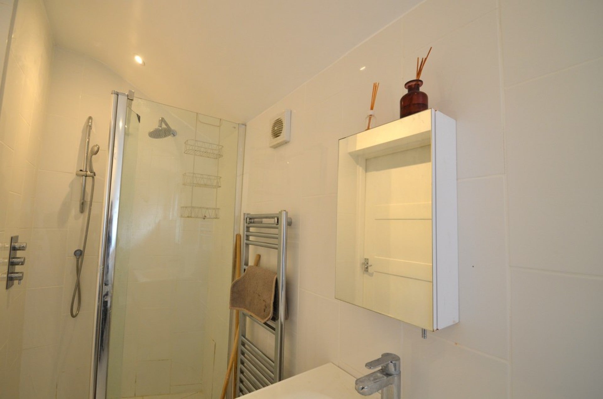 Flat Woodthorpe Road in Borough of Spelthorne