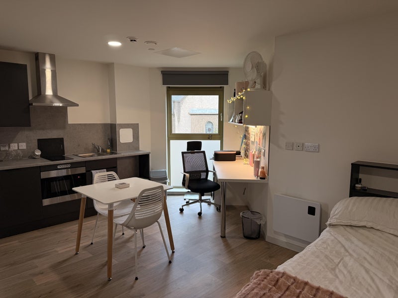 Flat Chesser Grove in City of Edinburgh