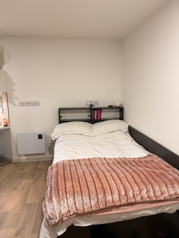 Flat Chesser Grove in City of Edinburgh