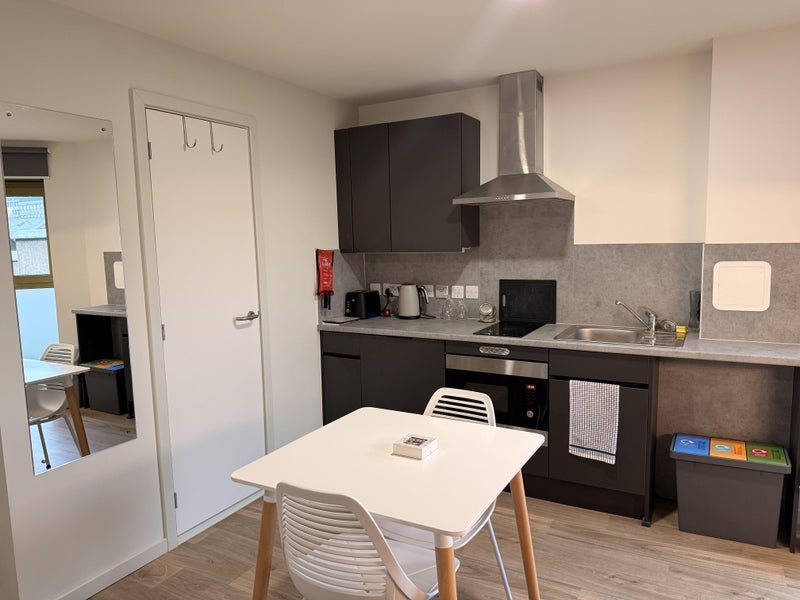 Flat Chesser Grove in City of Edinburgh