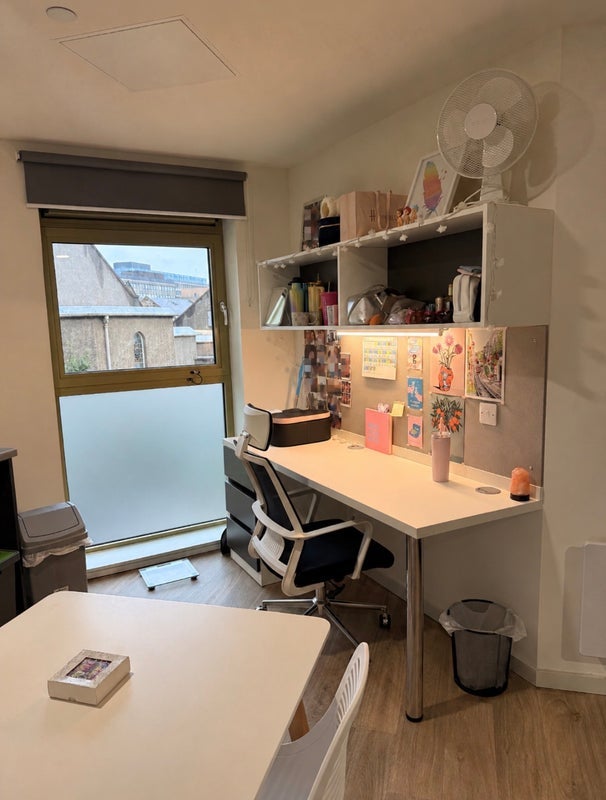 Flat Chesser Grove in City of Edinburgh