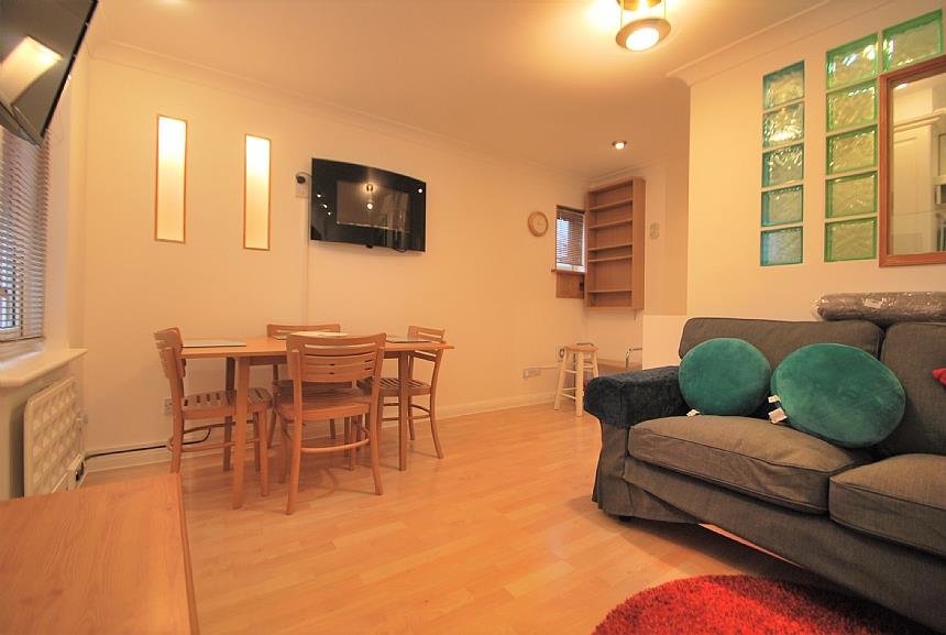 Flat Dorset Mews in Greater London