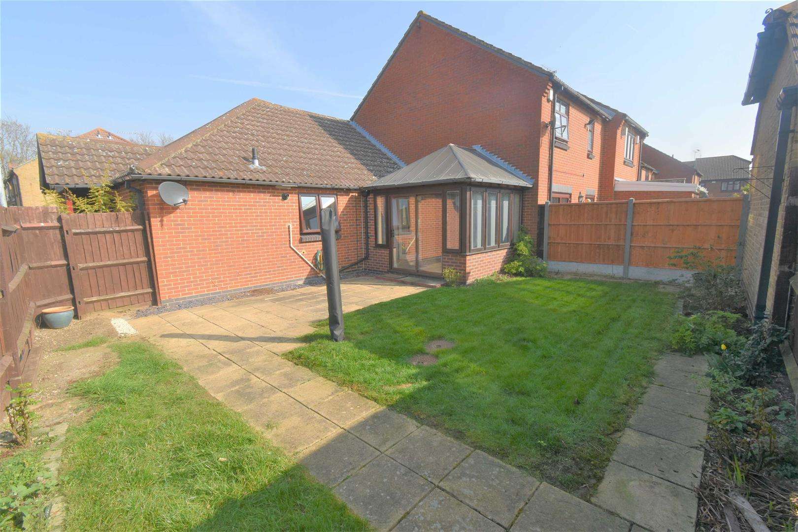 House Johnsons Way in Dartford
