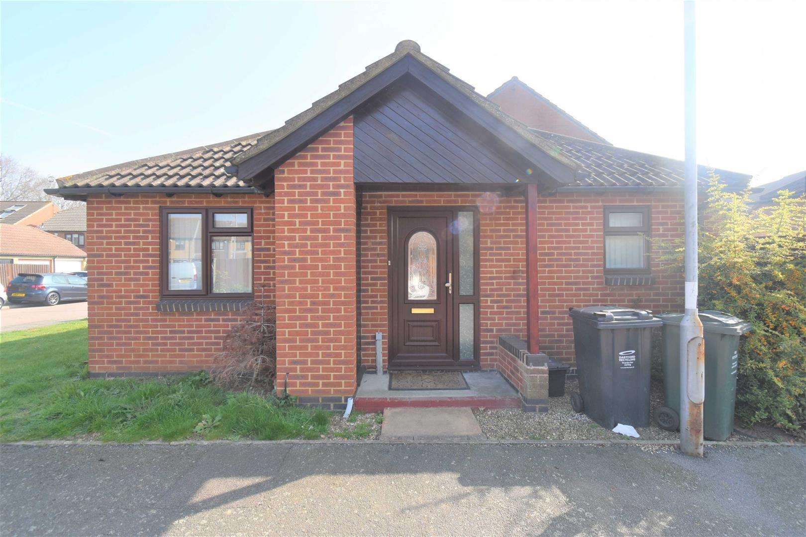 House Johnsons Way in Dartford